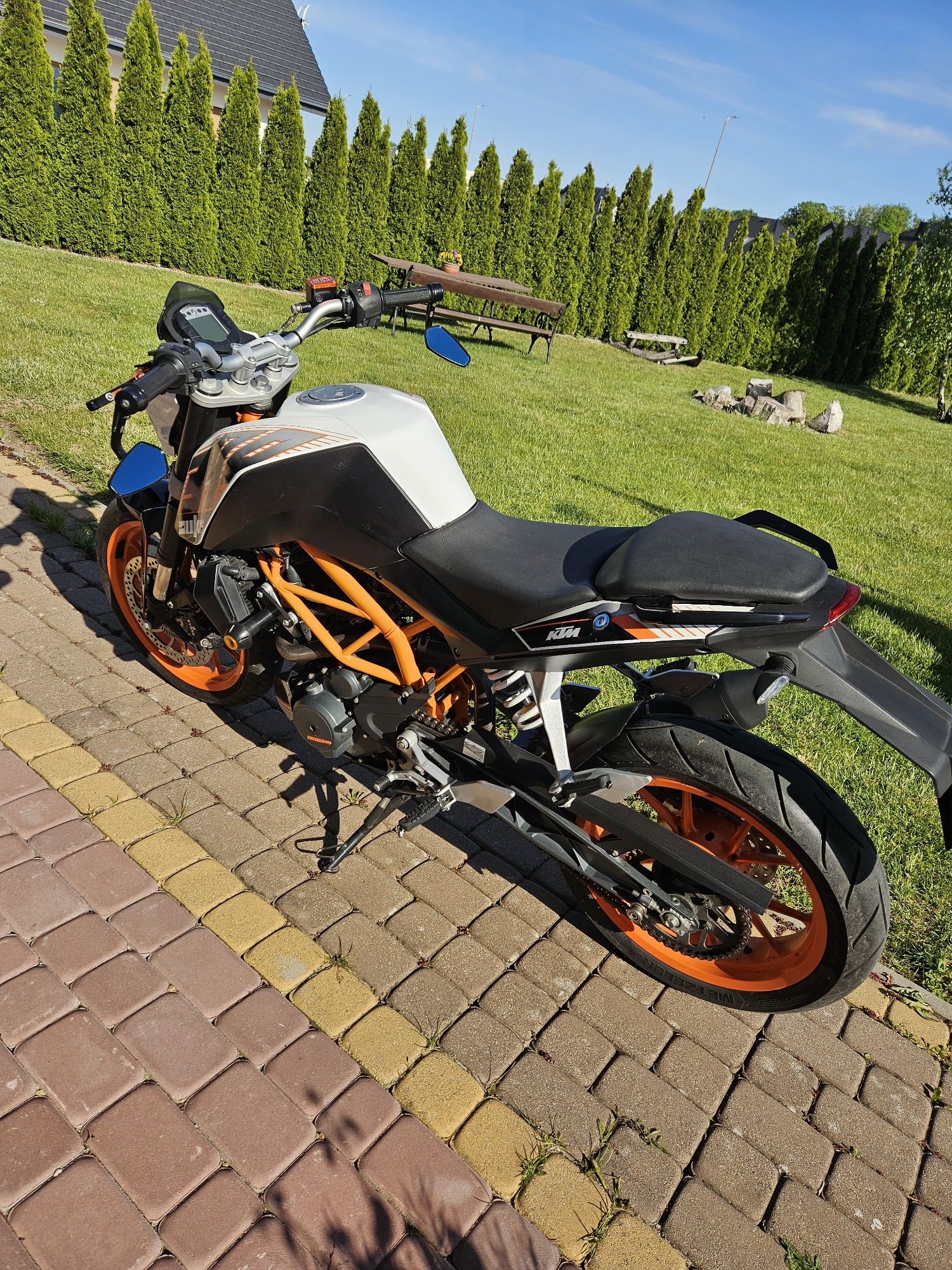 Motocykl KTM DUKE 390