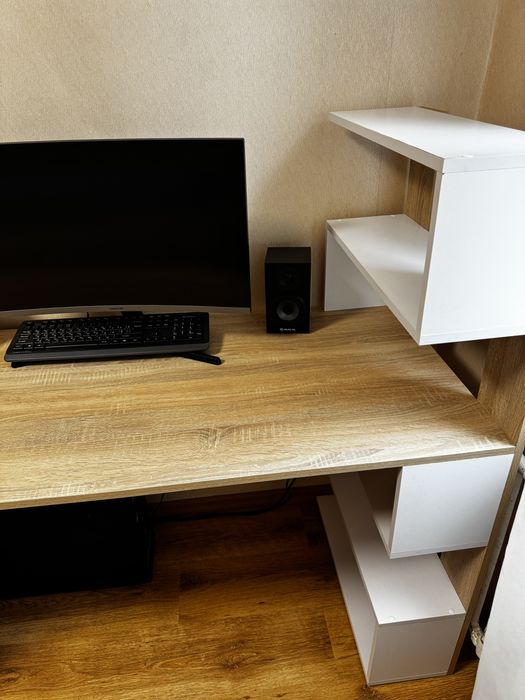 Продам компʼютерний, письмовий стіл з полицями