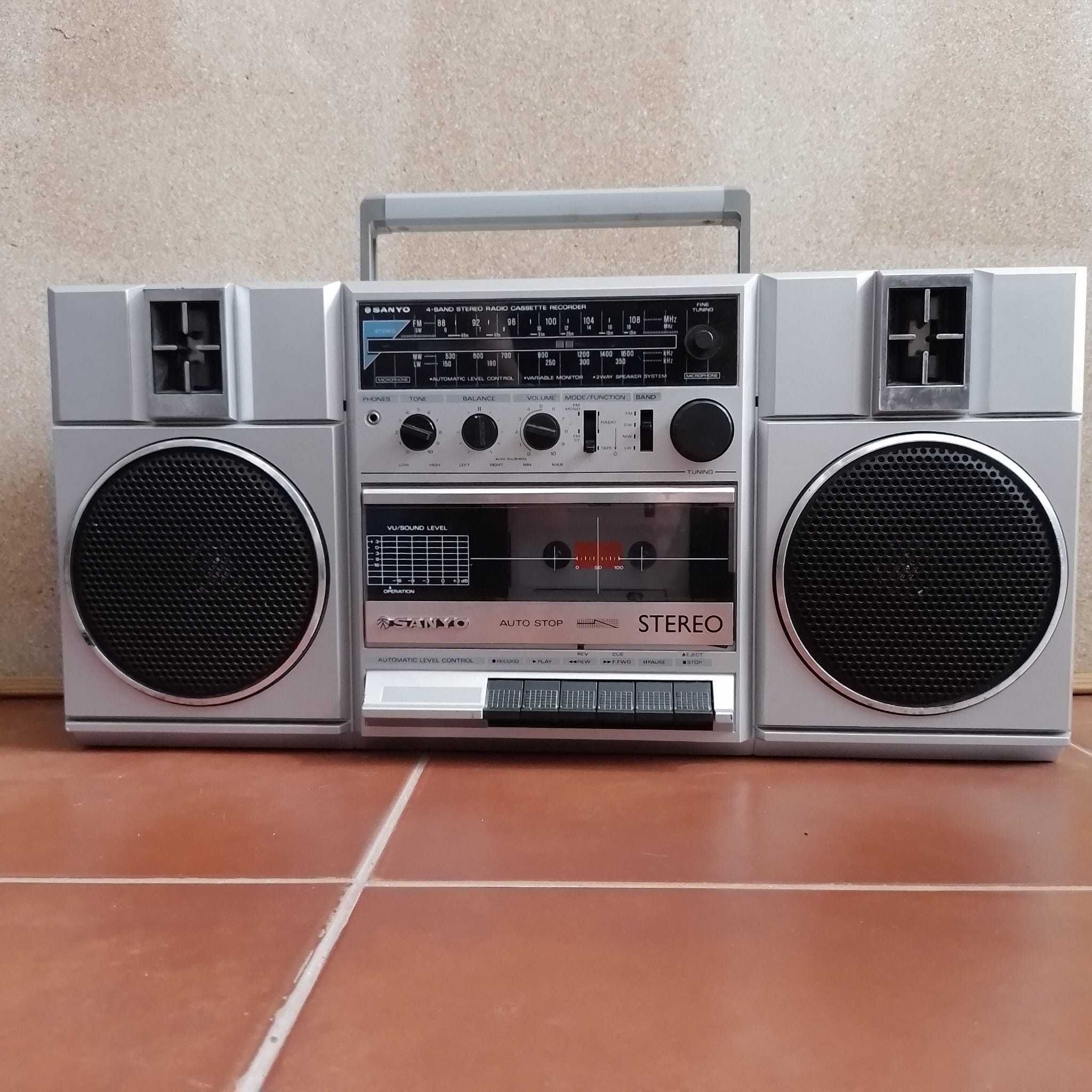 Radio de cassete e rádio