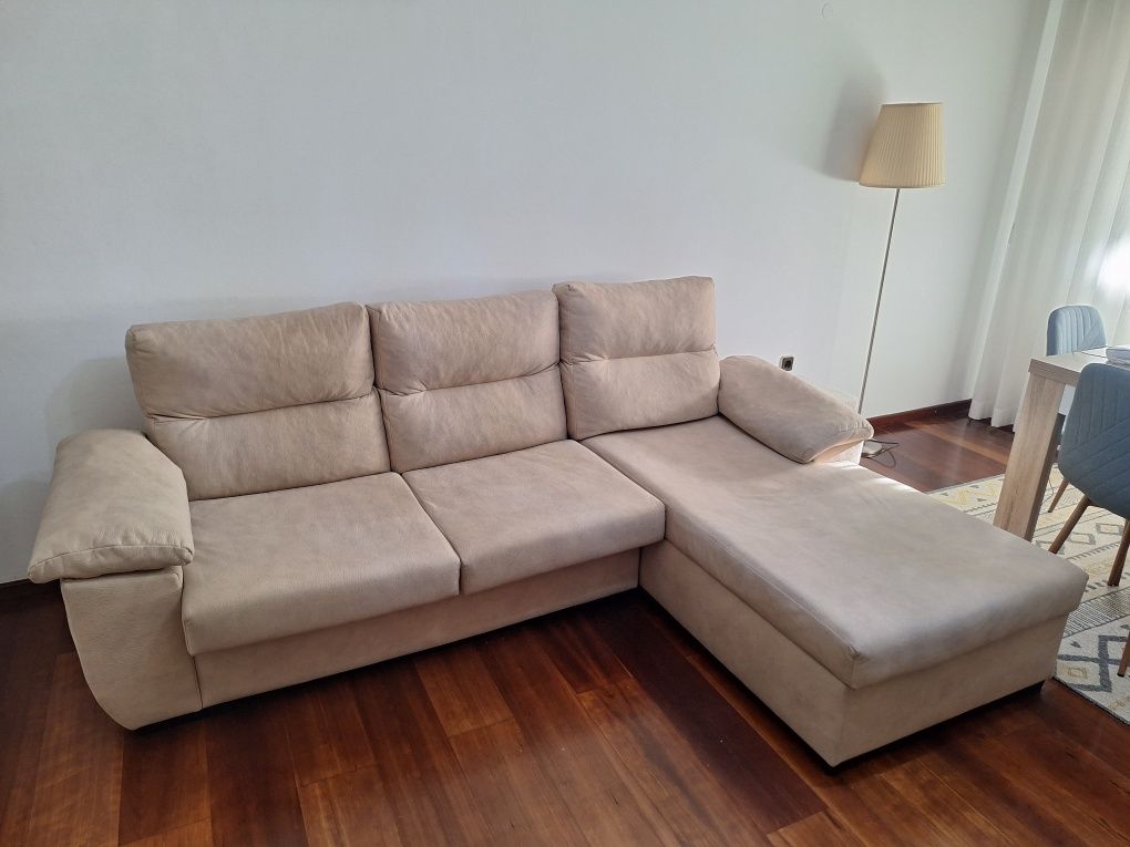 Sofá com chaise-longue