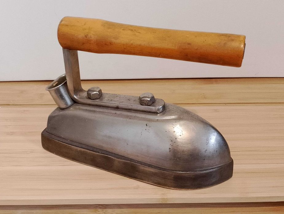 Stare żelazko krawieckie PRL, ciężkie, 5 kg.