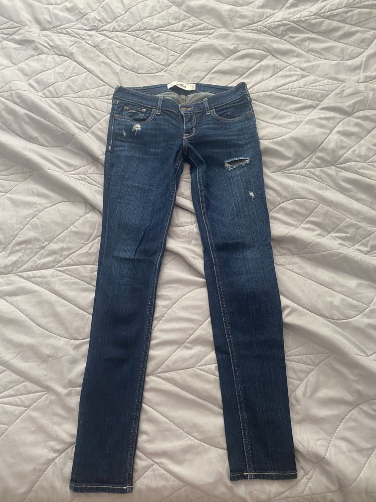 Spodnie jeansy rurki Hollister przetarcia dziury 25 26 xs s