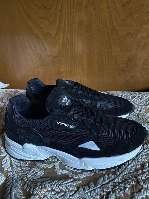 Adidas Novas tamanho 40