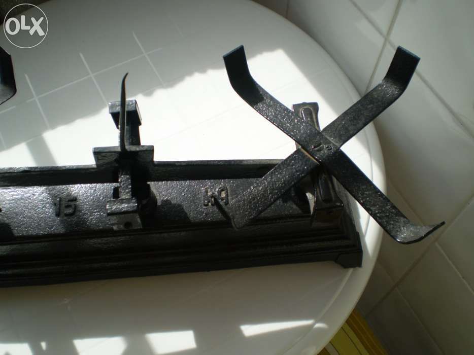 Balança de pratos antiga