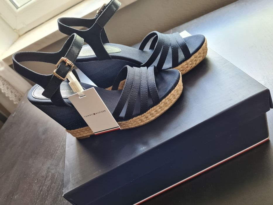 Sandały na koturnie Tommy Hilfiger r. 37