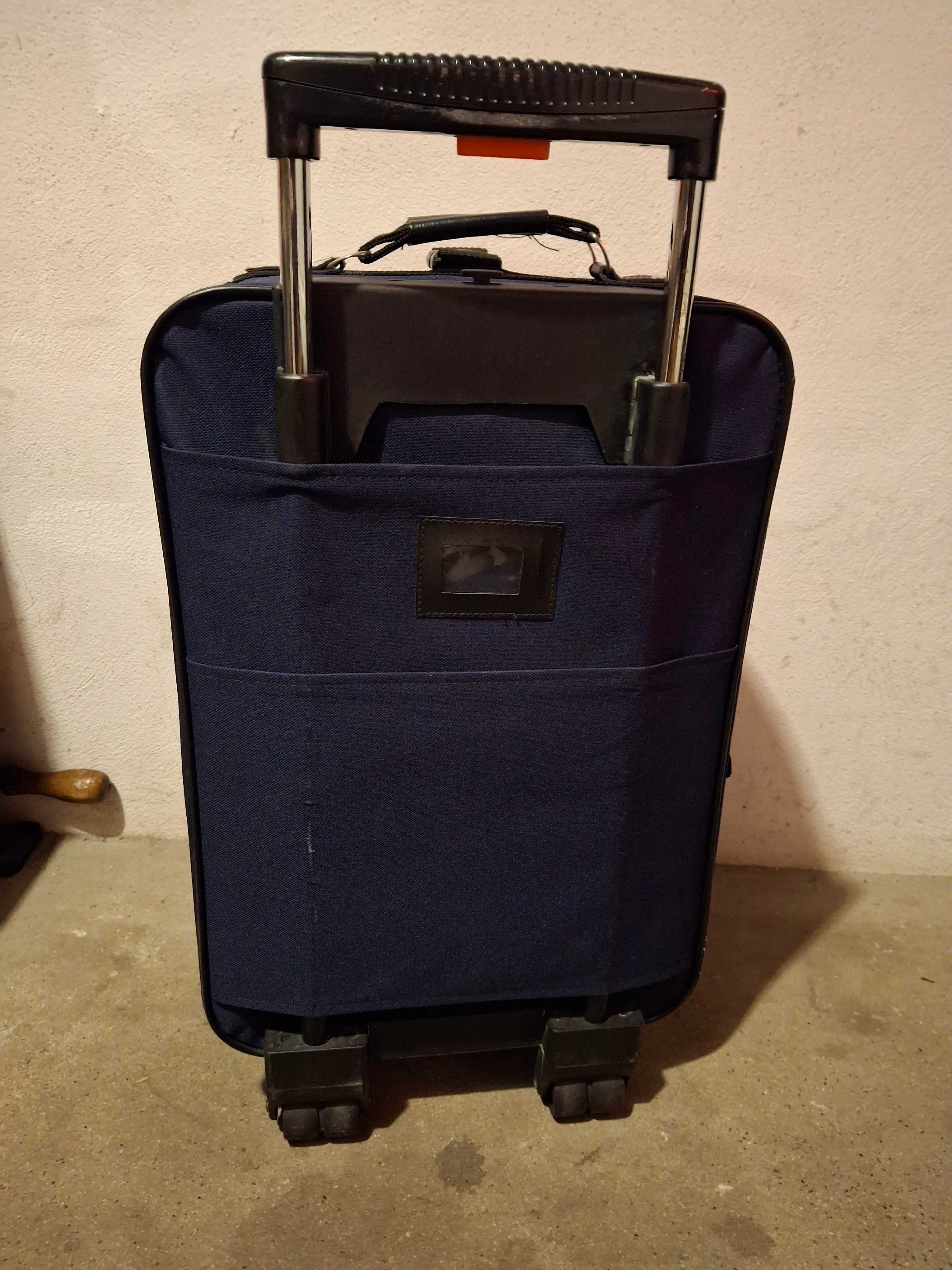 walizka na kółkach torba podróżna kolor granatowy z wysuwną rączką