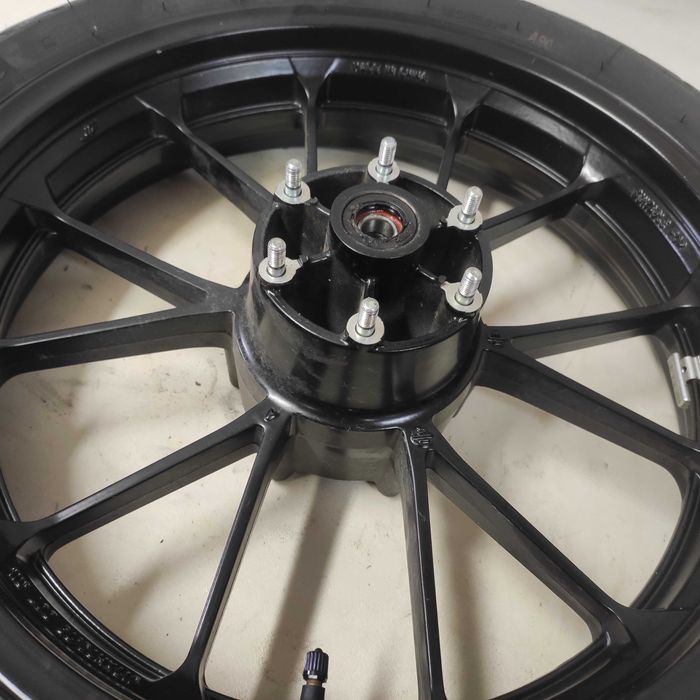 YAMAHA YZF 125 Koło Felga Tylna Tył Opona 130/70-17