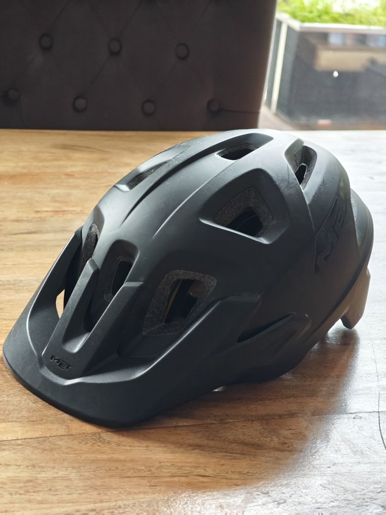 Kask rowerowy MET Echo MIPS – używany, stan bardzo dobry