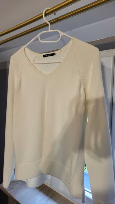 elegancki damski sweterek w kolorze białym