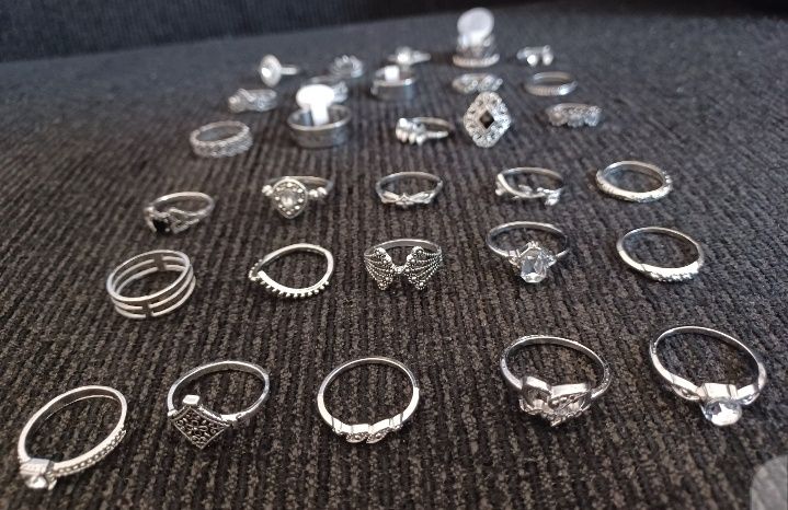 Óculos de sol *NOVOS. Caiu o preço!!! 2,99€