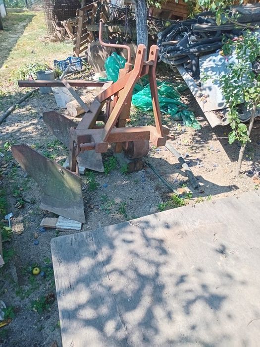 Продам плуг 2 корпусний