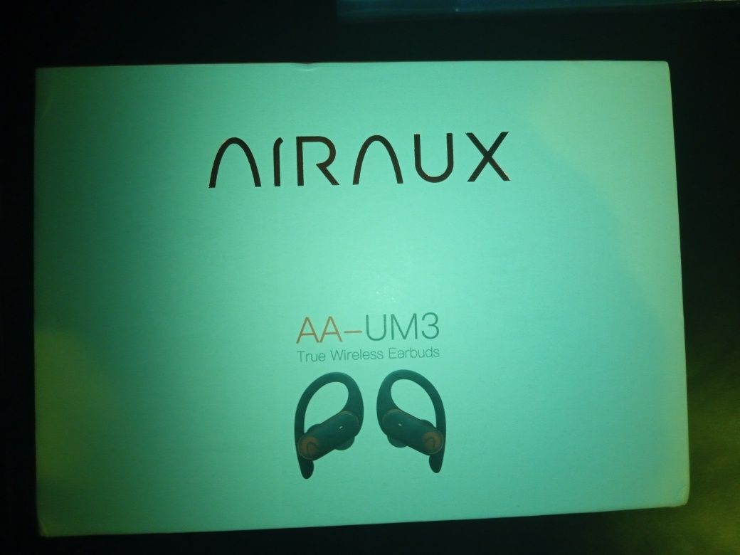 Earbuds novos na caixa