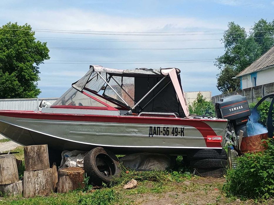 Лодка з мотором ямаха