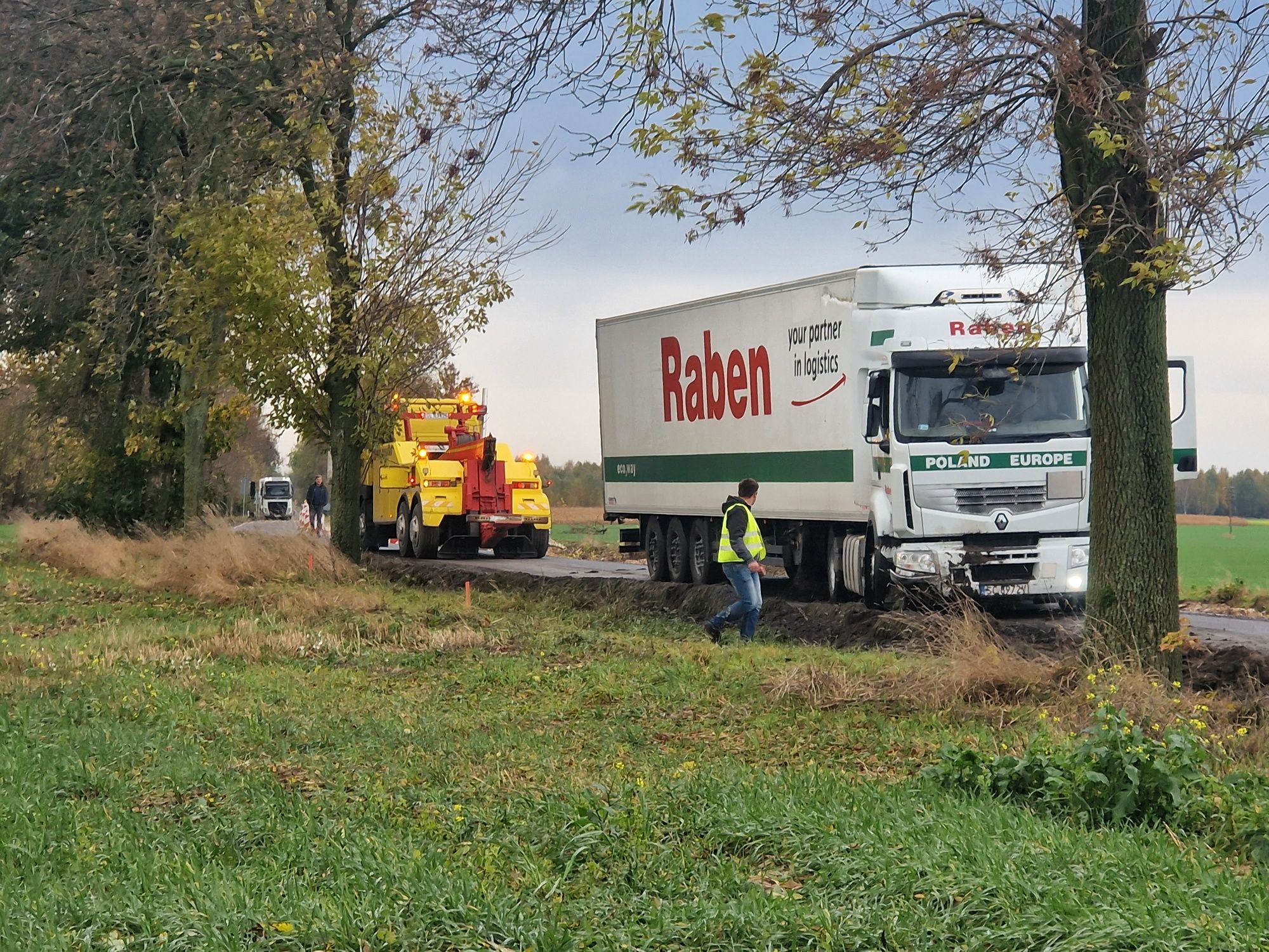Pomoc drogowa  holowanie tir  bus transport  maszyn Częstochowa 8 ton