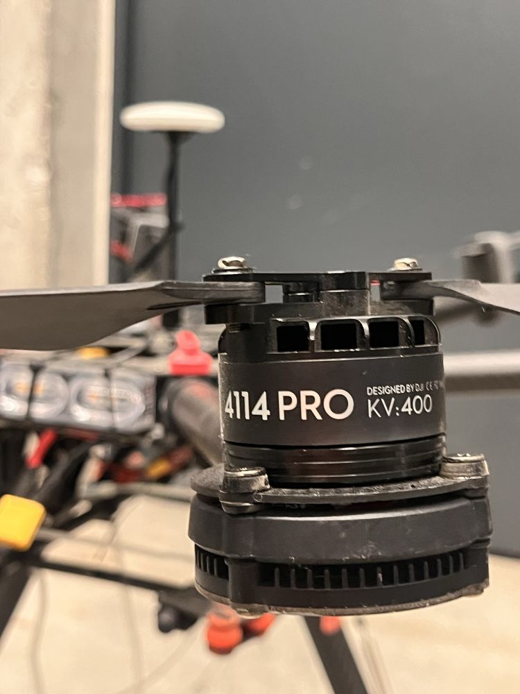 Dron DJI S900 procesor A3 aparatura sterująca