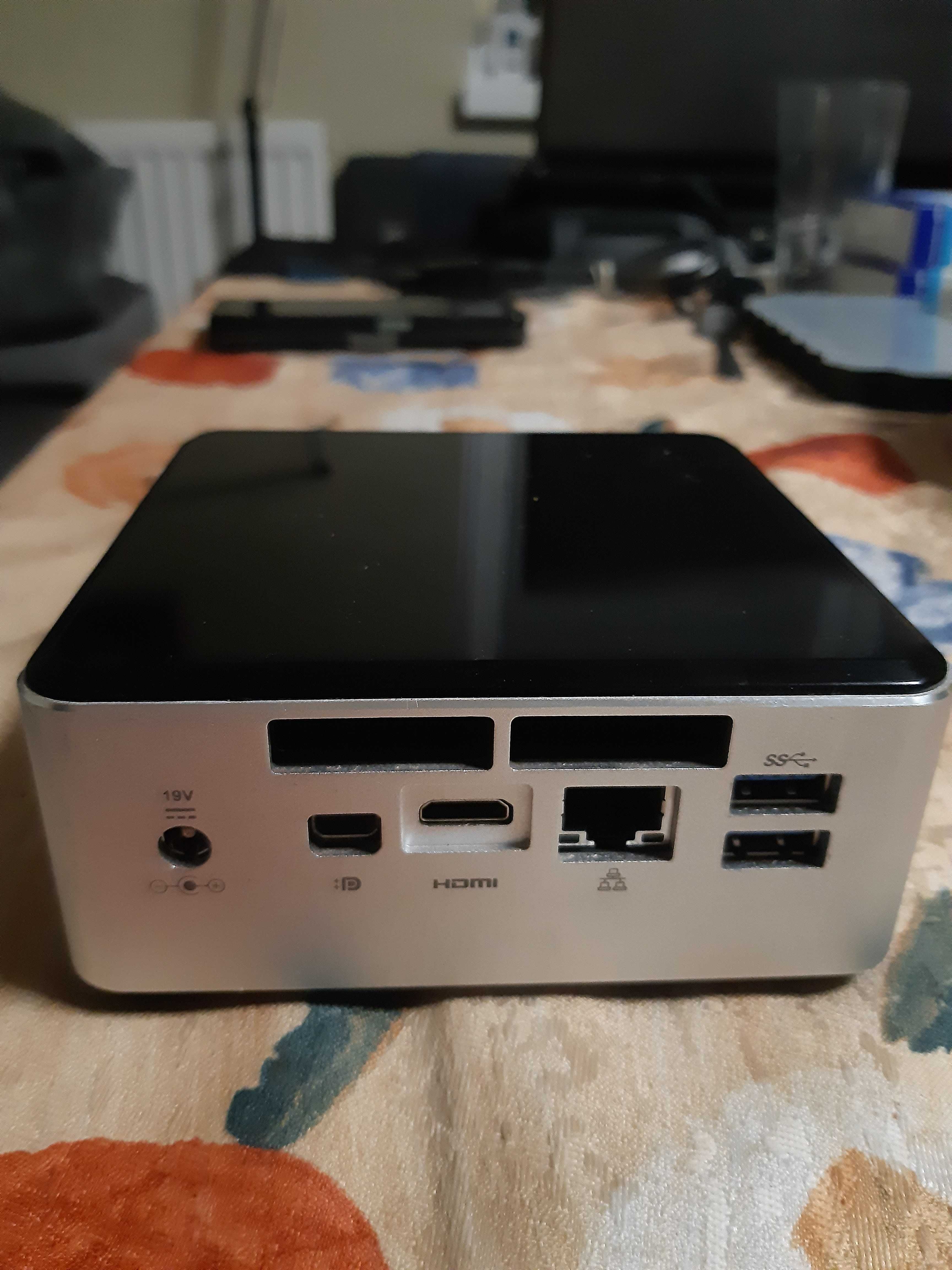 Mini Komputer NUC  D34010WYKH