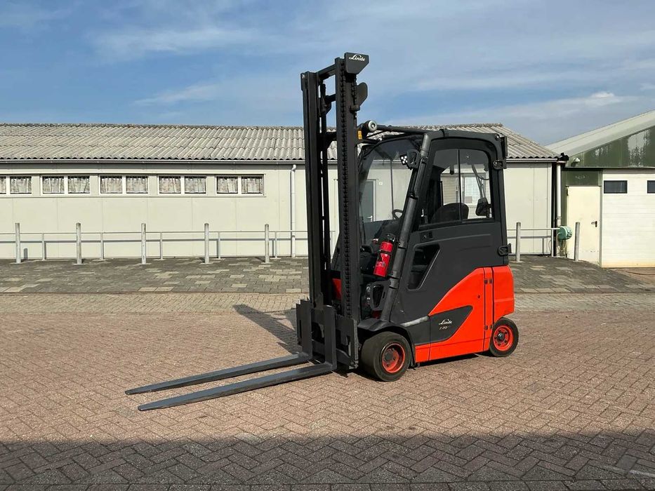 Empilhador Linde E20 Elétrico