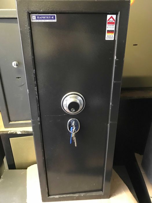 сейф для збої з механичним замком