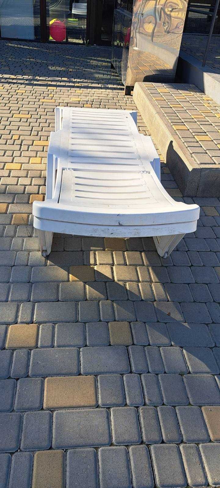 Продам шезлонги б/у.