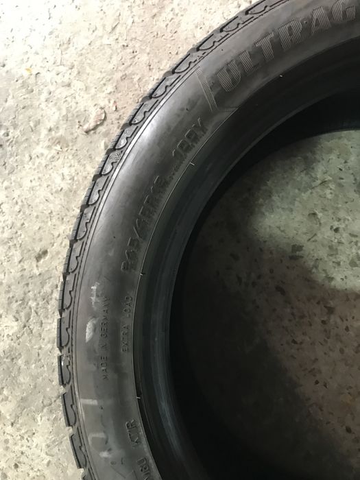 245/45/18. Гудіер