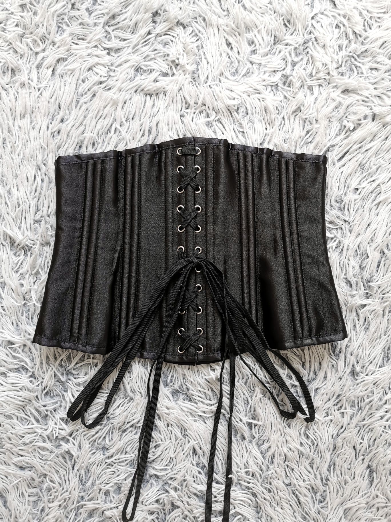 Gorset w stylu gotyckim