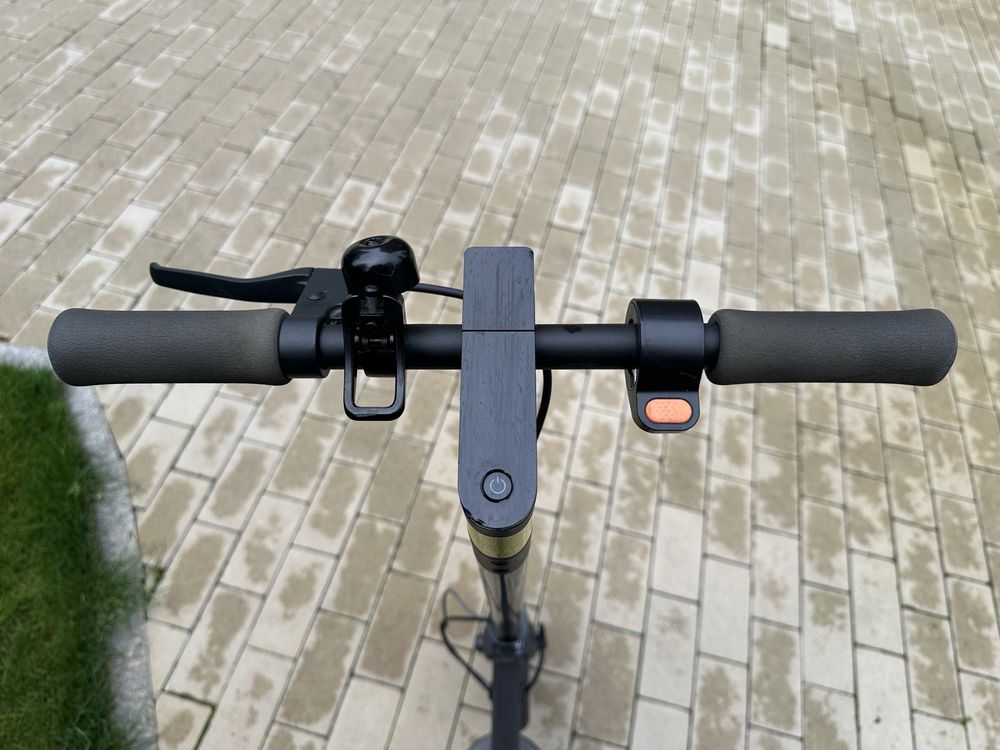 Електросамокат Xiaomi Mi Electric Scooter Essential