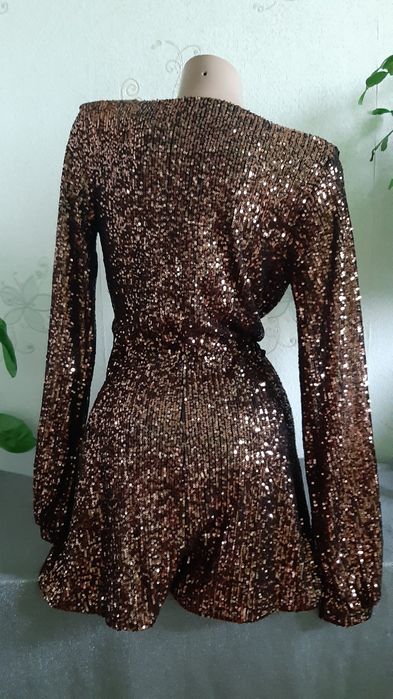 Комбинезон короткий,в паетки