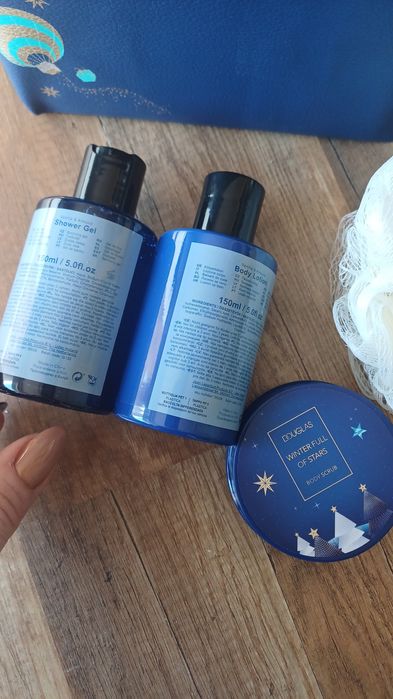 Douglas zestaw z kosmetyczką żel balsam peeling Gąbka