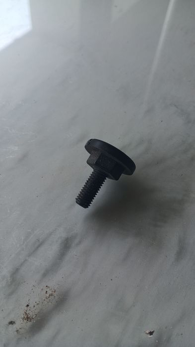 Pés de plástico reguláveis