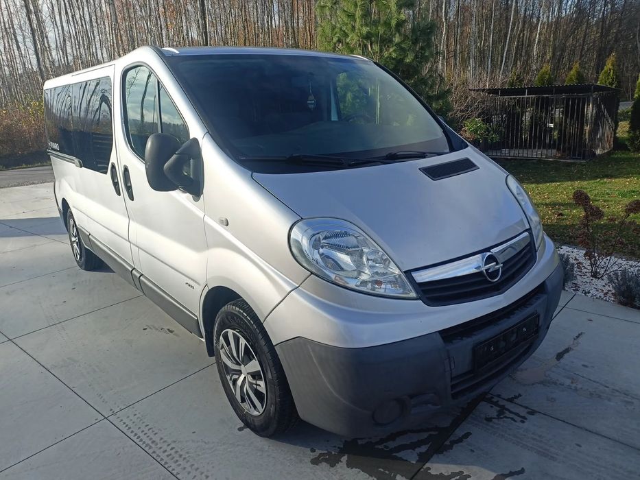 Opel Vivaro Super stan, niski przebieg 150000 km!! Klima 9 osób Long!!