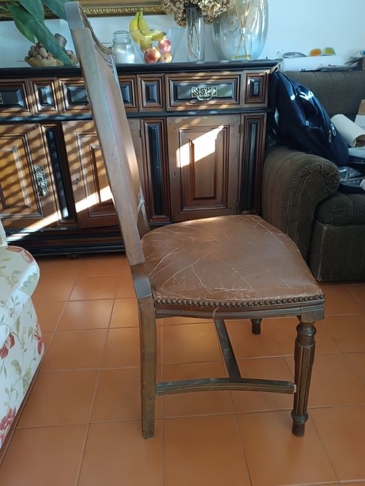 Cadeira em madeira maciça