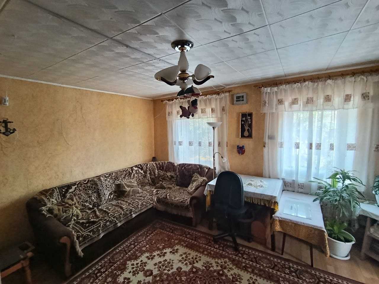 Продаж будинку в районі к-ру "Мир", по вул. Різдвяна