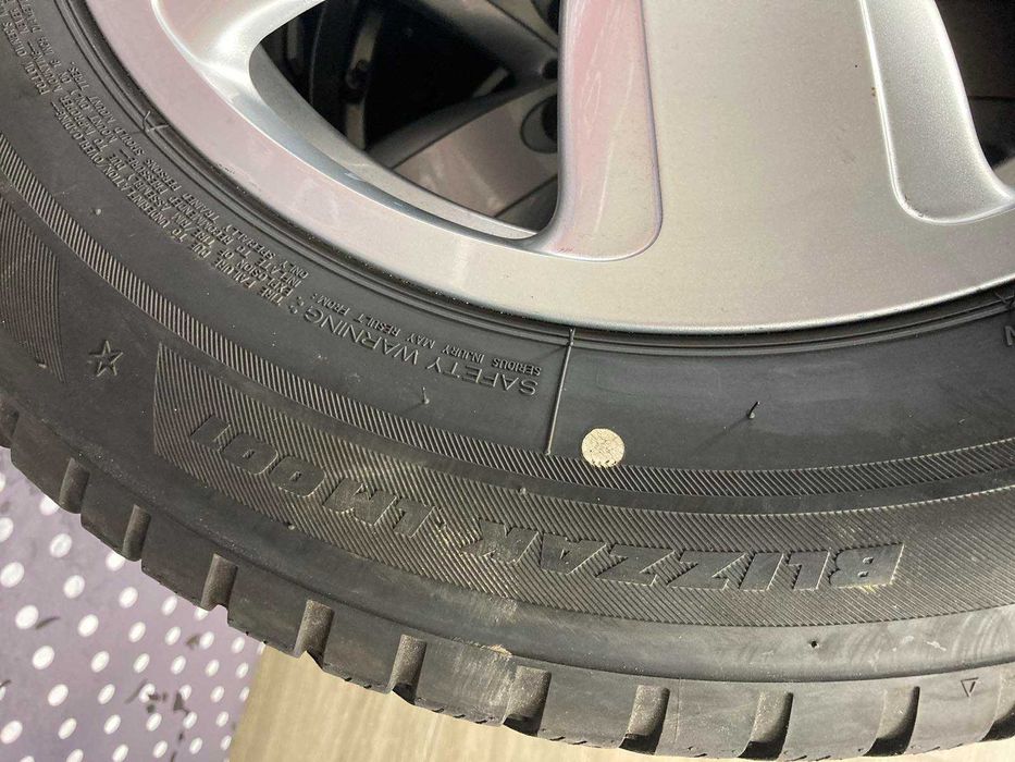 Зимові шини 205/65 R16 95H * Bridgestone Blizzak LM001