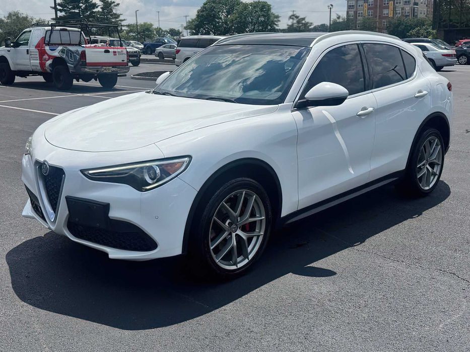 Alfa Romeo Stelvio      2018