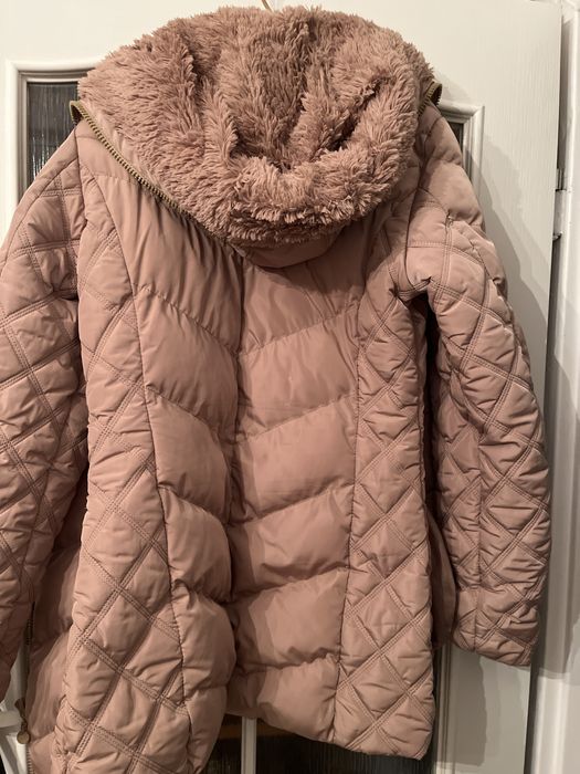 Pikowana, ciepła kurtka typu plaszczyk.