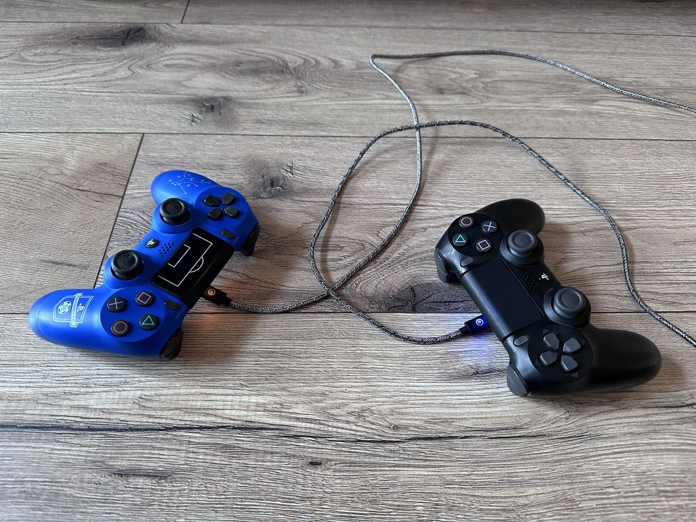 Playstation 4 PRO 1TB (okablowanie, 2 pady) + zestaw gier-STAN IDEALNY