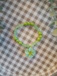 Zielona bransoletka z kwiatem handmade dla dziewczynki na lato