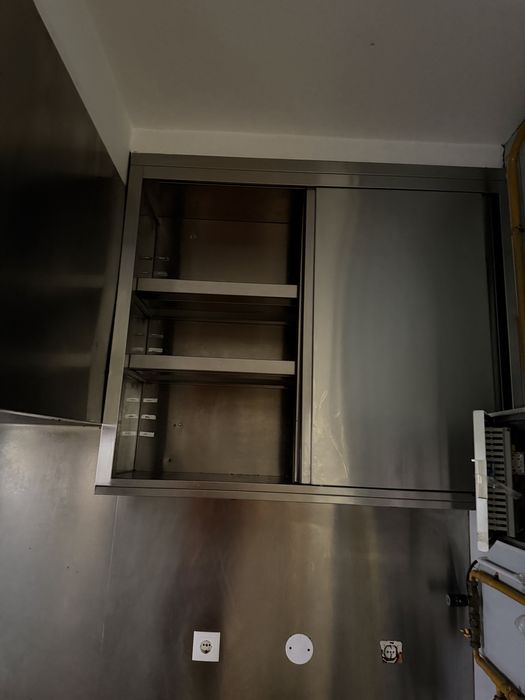 Móvel de parede em inox com duas portas