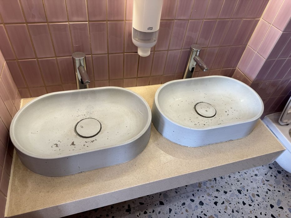 Раковина умивальник 2шт з кранами