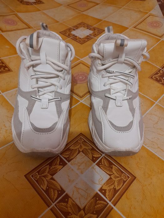 Кроссовки весна-осень 37р