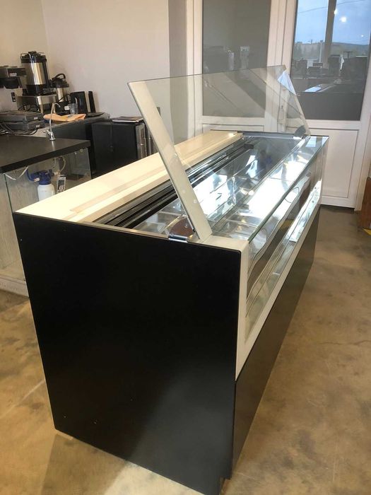 Кондитерська холодильна вітрина ISA Oneshow - НОВА