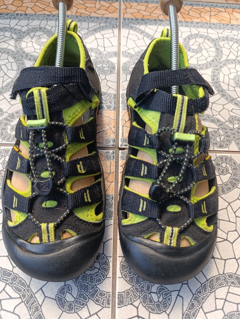 Keen 38.5р. чоловічі трекінгові босоніжки.