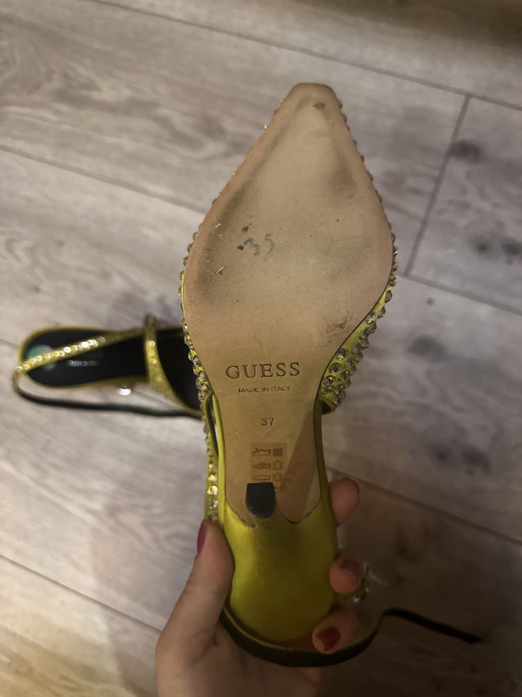 Туфлі Guess, 37 розмір