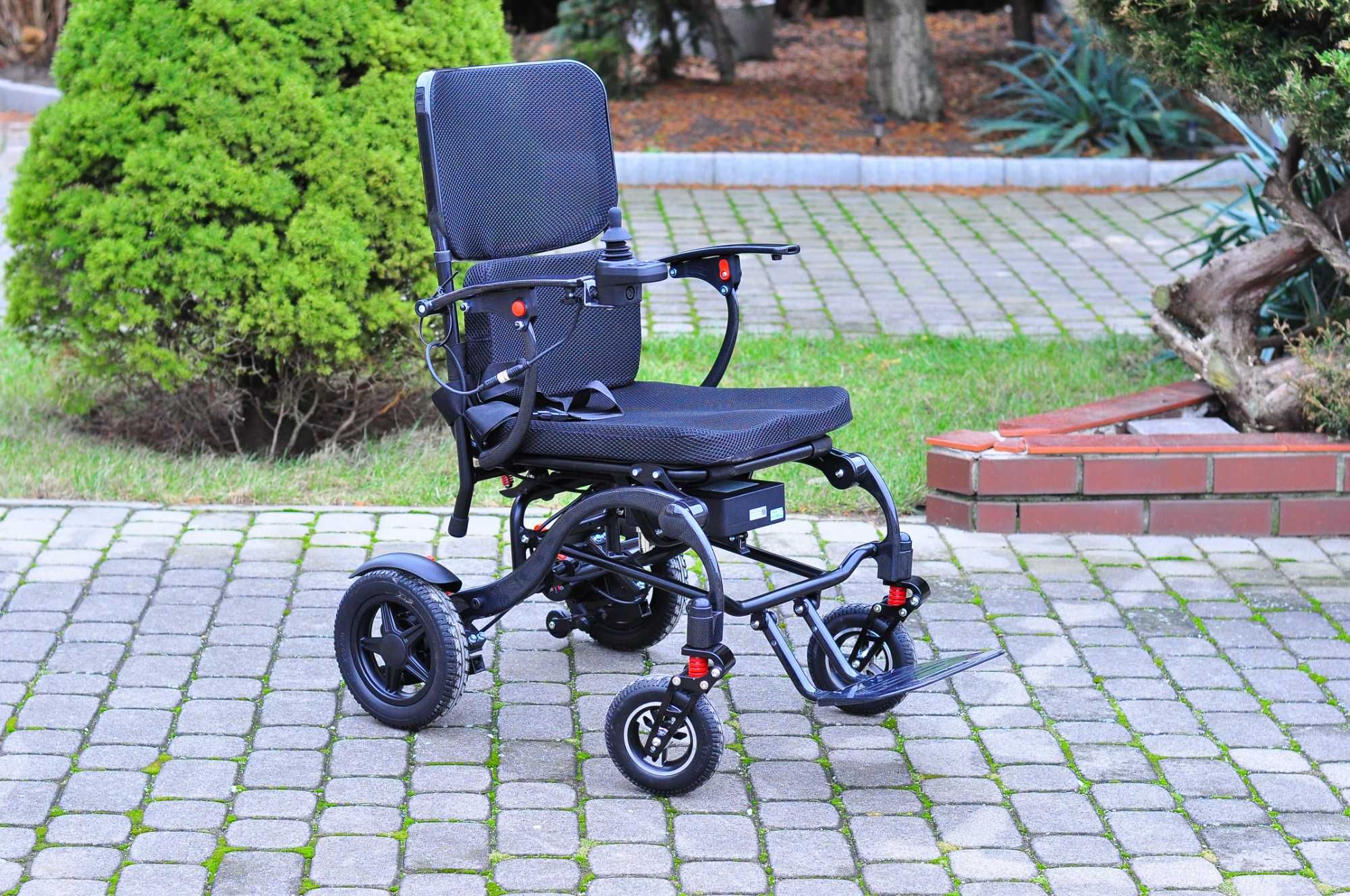 Sterowany pilotem wózek inwalidzki Carbon 7009