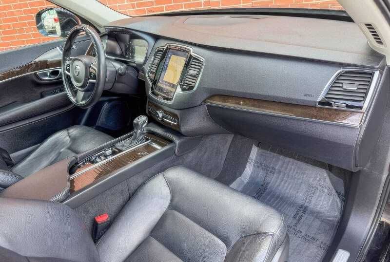2018 Volvo XC90 T6 Momentum