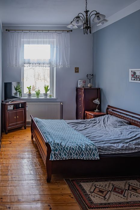 Wygodne, 4-pokojowe mieszkanie w kamienicy. Dodatkowo garaż i ogród.