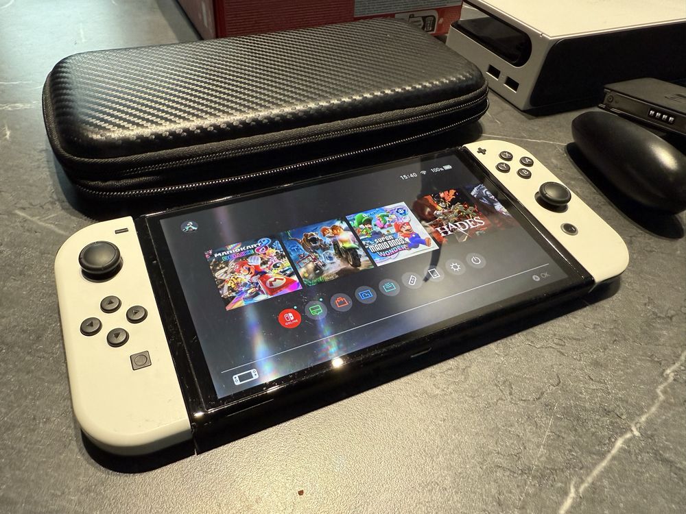Konsola Nintendo Switch OLED Biały + dodatkowe etui