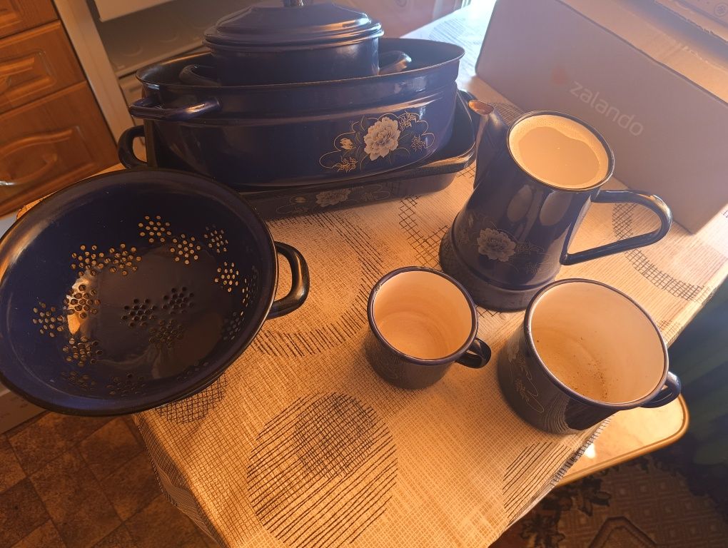 Emaliowany komplet garnków