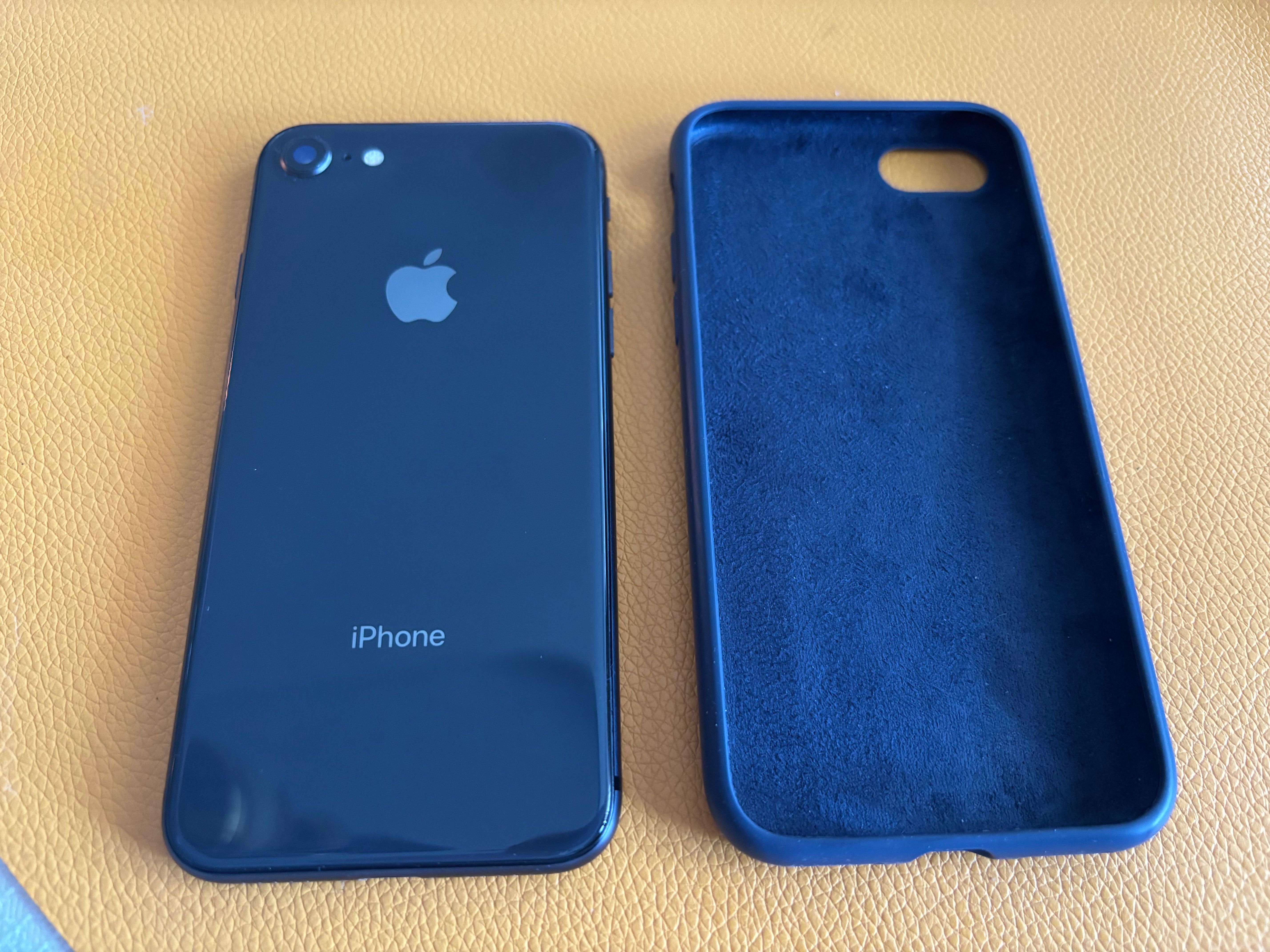 iPhone 8 z oprawką