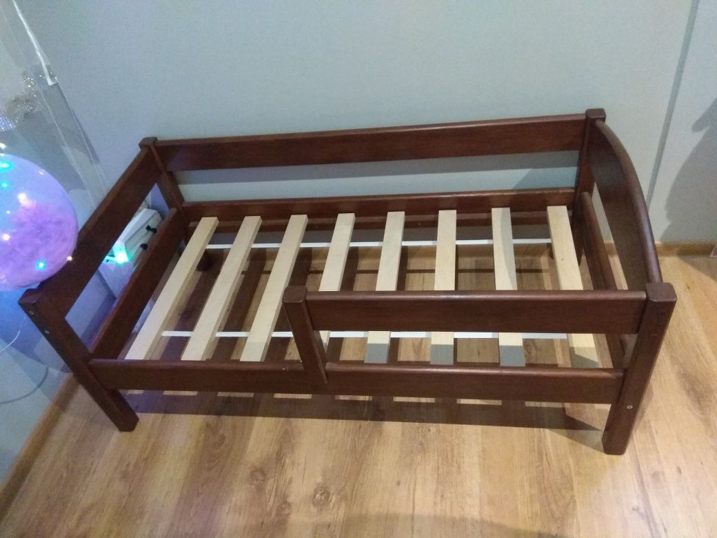 Łóżko dla dziecka 127x67cm lite drewno stan bdb.
